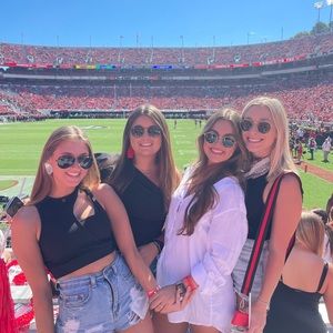 Meet your Posher, Caroline